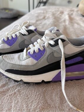 Nike Air Max 90 Sneakers in Grey, Black & Purple